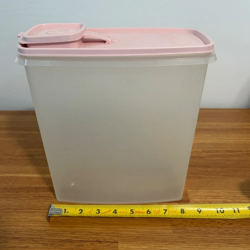 Vintage Tupperware‎ Store N Pour 13 Cup Cereal Keeper Pink Lid Clear Container